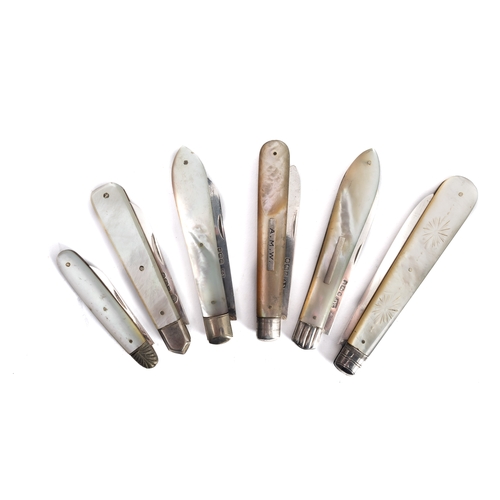 22 - A mixed group 19th century silver and mother of pearl folding fruit knives including; one with carve... 