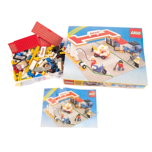 1055 - Legoland Set No 6371 'Service Station',  the loose pieces bagged with instructions in an associated ... 