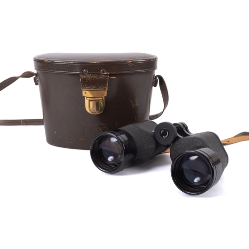 85 - A pair of Carl Zeiss 10x50 binoculars. Serial number 617374, in black with brown leather case.