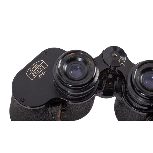 85 - A pair of Carl Zeiss 10x50 binoculars. Serial number 617374, in black with brown leather case.