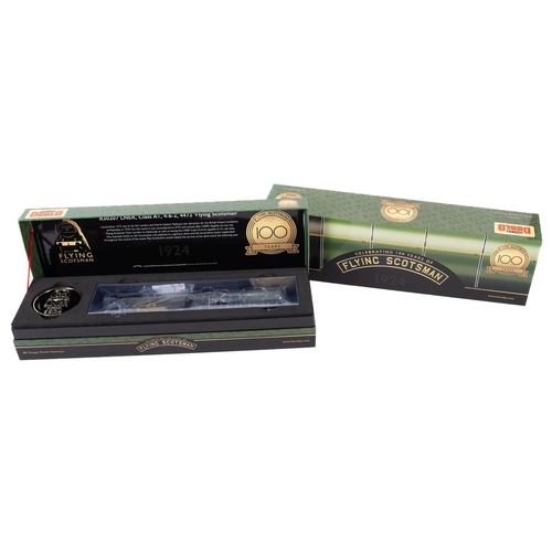 858 - A Hornby Dublo limited edition LNER 4-6-2 'Flying Scotsman' 4472 steam locomotive and tender. No. R3... 