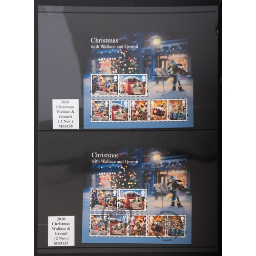 33 - Great Britain. A nicely presented collection of Great Britain QEII mini sheets in binder, between 20... 