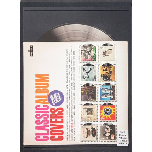 33 - Great Britain. A nicely presented collection of Great Britain QEII mini sheets in binder, between 20... 