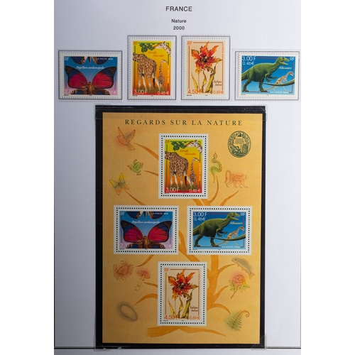 36 - France. A good collection of French stamps in three volumes with mint ranges from 1862, including Pe... 