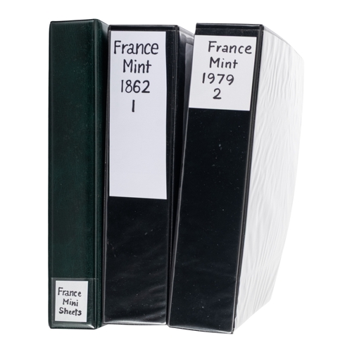 36 - France. A good collection of French stamps in three volumes with mint ranges from 1862, including Pe... 