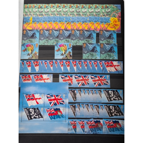 46 - Great Britain. A collection of general and duplicated stamps from Great Britain, mostly used, but in... 