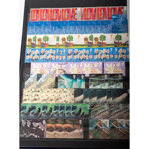 46 - Great Britain. A collection of general and duplicated stamps from Great Britain, mostly used, but in... 