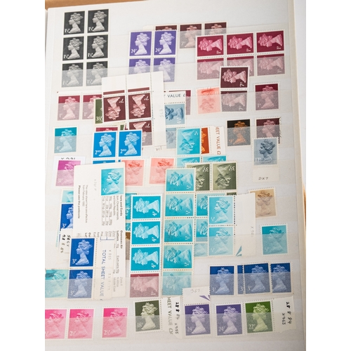 46 - Great Britain. A collection of general and duplicated stamps from Great Britain, mostly used, but in... 