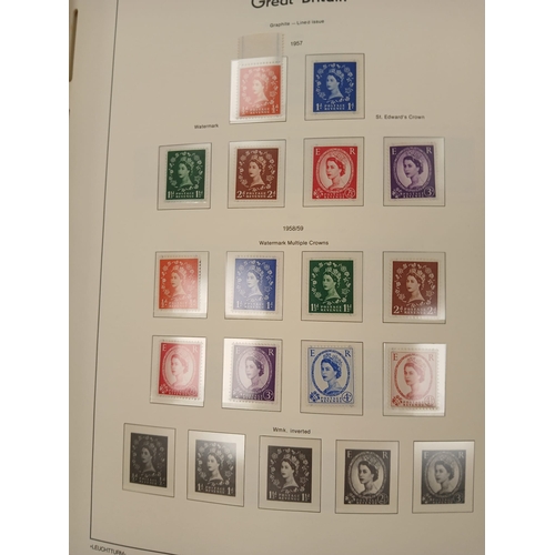 80 - Great Britain. A collection of Great British Stamps in eighteen volumes, with better noticed includi... 