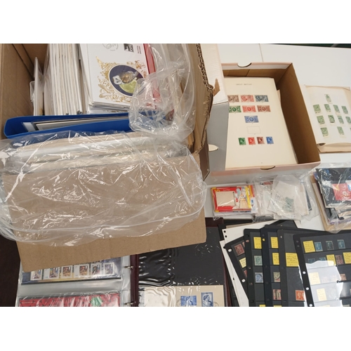 90 - Great Britain and World. A range of material in two boxes, with strength in Great Britain on album p... 