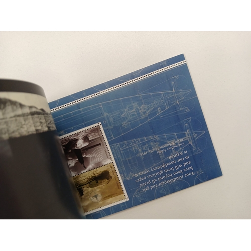 92 - Great Britain. 2001 Prestige Booklet Unseen and Unheard SG DX27 with INVERTED second pane error.