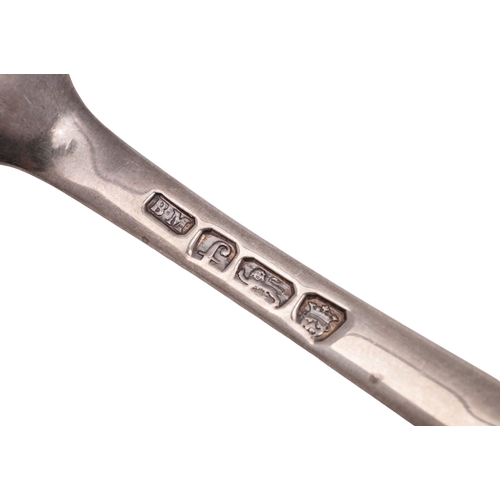 121 - A George III silver marrow scoop, with an engraved stem, by Benjamin Mountigue, London 1781; 8.6'' (... 