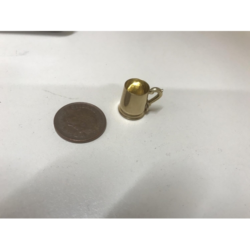 171 - 9ct Gold charm in form of a Tankard - 1.91g weight