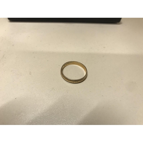 127 - 9ct Gold band ring, 1.7g
