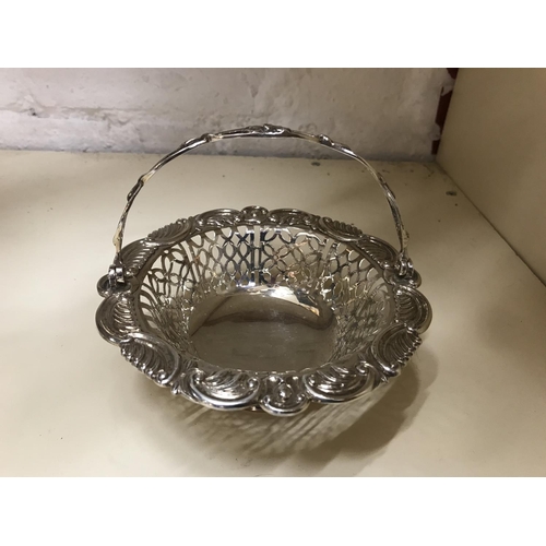 180 - Hall Marked Silver pierced basket, London 1900 by Hunt & Russell (late Storr & Mortimer)