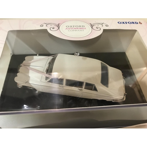 265 - Oxford 1/43 Die cast Daimler Wedding Car