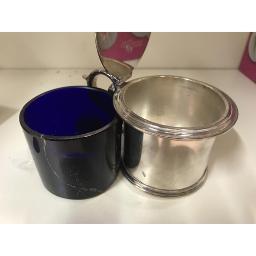 227 - Walker & Hall heavy Silver plated Mustard pot, liner a/f