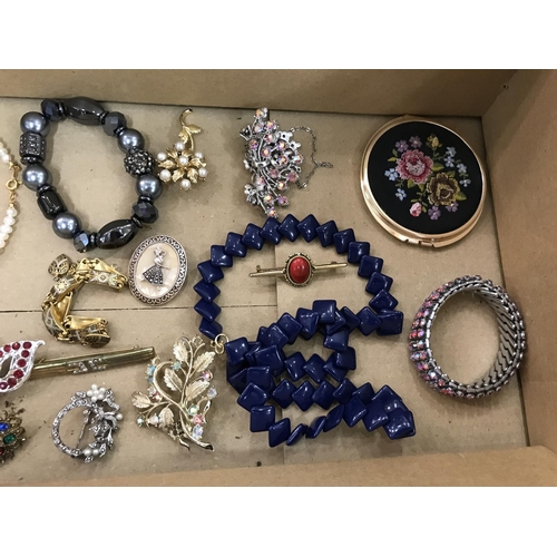 180 - Quantity mixed good condition Costume Jewellery