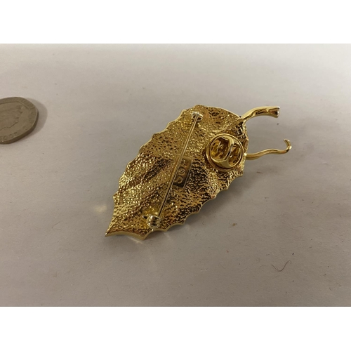 145 - Diamante Mouse on Leaf Brooch - Mouse detaches so can be used separate