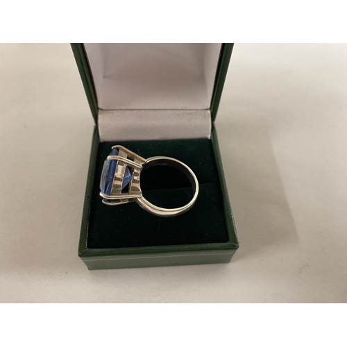 225 - 925 Silver & Blue Topaz Ring, size P