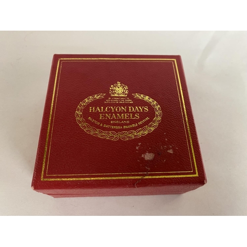 157 - Halcyon Days enamel Pill Box - Christmas 1988