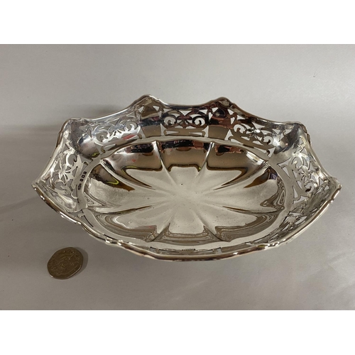 121 - Hallmarked Silver Bon Bon Dish, B'ham 1927, 156g weight