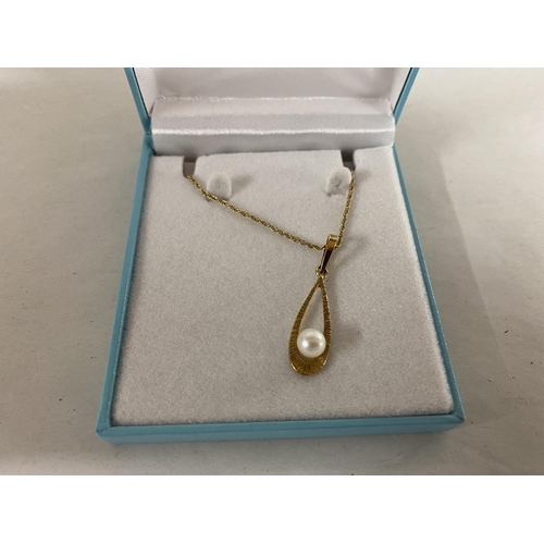 60 - 9ct Gold & Pearl Pendant on 20