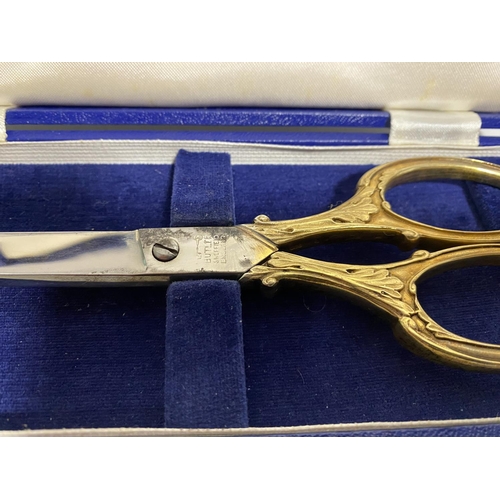 14 - Vintage Cased set of G Butler Scissors