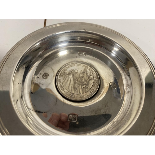 80 - Hallmarked Silver Queen Elizabeth 11 25th Anniversary of Coronation Dish with Coin Inset, Sheffield ... 