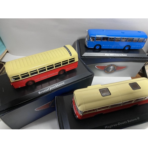 90 - 3 x Boxed Atlas Editions Classic Coaches - 2 Have Mirrors Missing