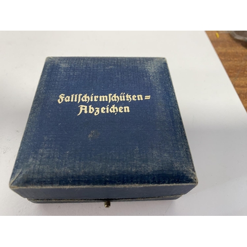 178 - Luftwaffe Paratrooper Badge & Box, maker Ghosang Dresden