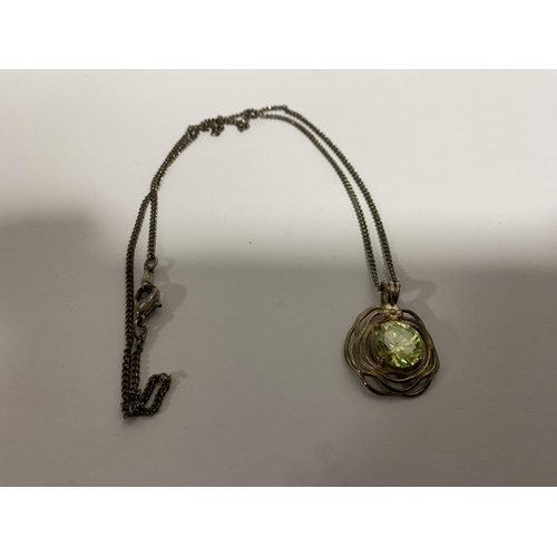 152 - 925 Silver Didae Green Stone Necklace