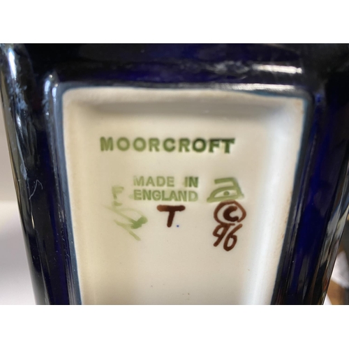 200 - Moorcroft Pen Tray, 8