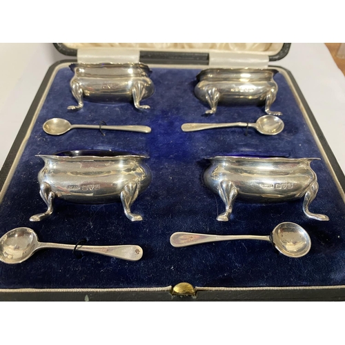 32 - Hallmarked Silver set of 4 Salts & Spoons - Chester 1920 by Charles Perry - 115g weight