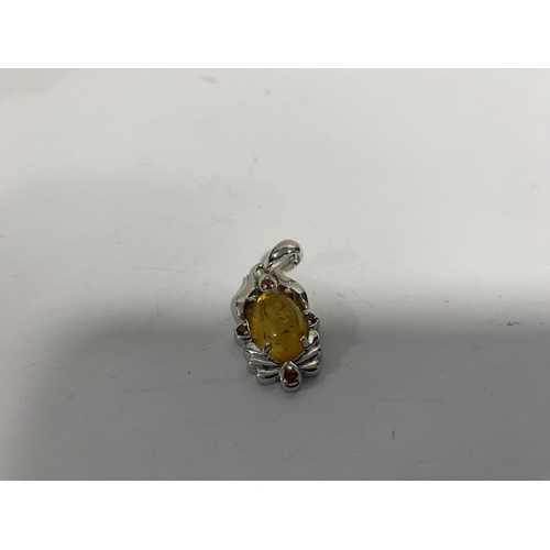 279 - 925 Silver & Natural Citrine Pendant