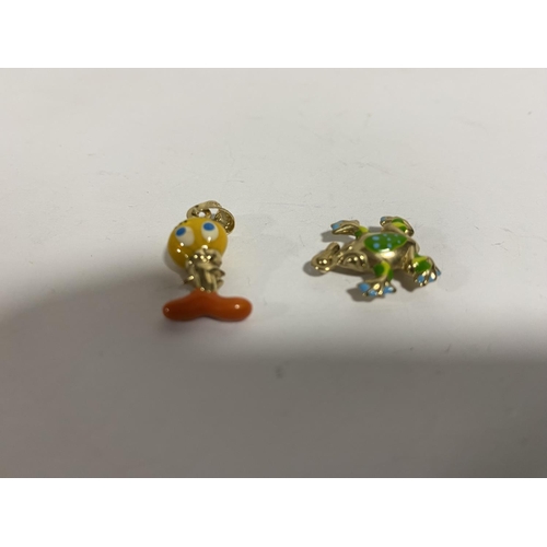 33 - 2 x 9ct Gold & Enamel Charms - Tweety Pie (rare) & Frog, 2.27g weight