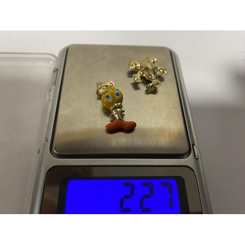 33 - 2 x 9ct Gold & Enamel Charms - Tweety Pie (rare) & Frog, 2.27g weight