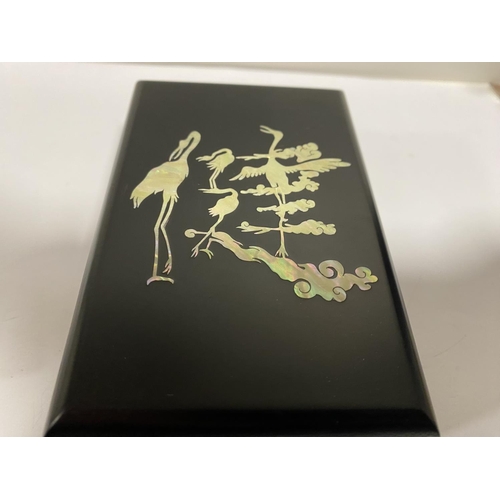 40 - Lacquered Box with MOP Inlay of Storks?, 4 x 2.5