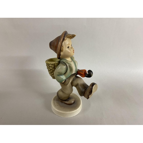 286 - Goebel Hummel Figure - Globetrotter