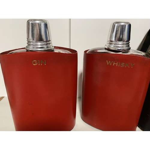 301 - Whisky & Gin Flasks in Fitted Case