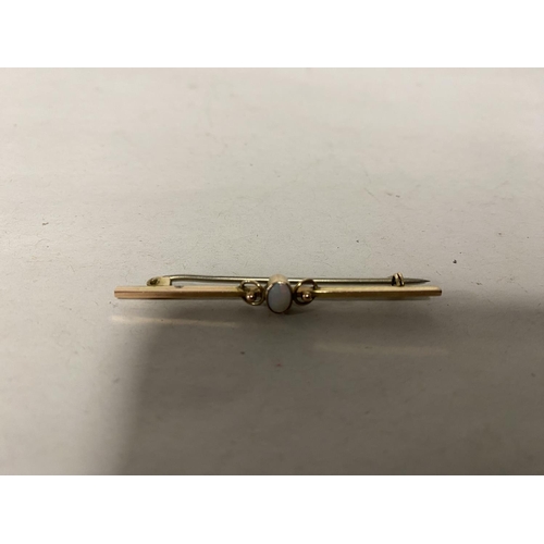 121 - 9ct Gold & Opal Bar Brooch