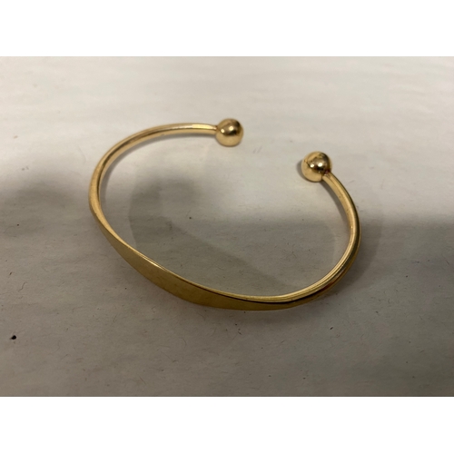 73 - 9ct Gold Solid Bangle - Weighs 12.29g