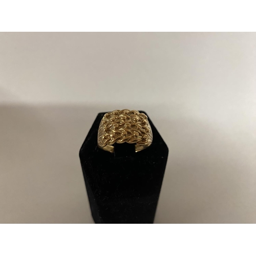 21 - 9ct Gold 'Keeper' Ring, Size S - Weighs 6.2g