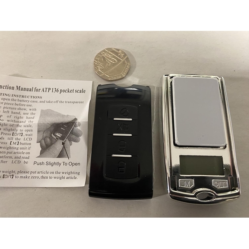 297 - Unusual Novelty 'Key Fob' Scales - Weighs to 100g in 0.01g increments with Battery