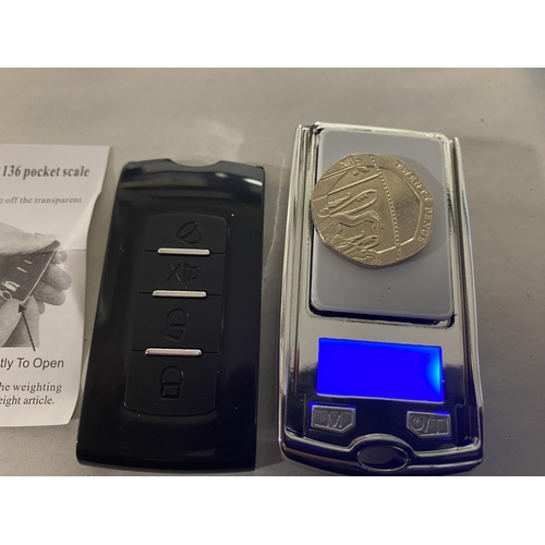 297 - Unusual Novelty 'Key Fob' Scales - Weighs to 100g in 0.01g increments with Battery