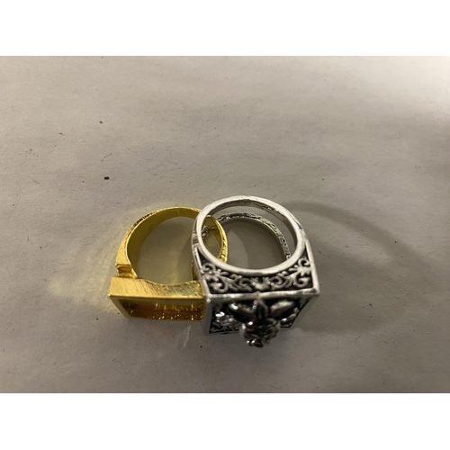 298 - Unusual Gold & Silver Tone Fashion Ring with Slide out 'Poison' Compartment!! - Size M Approx