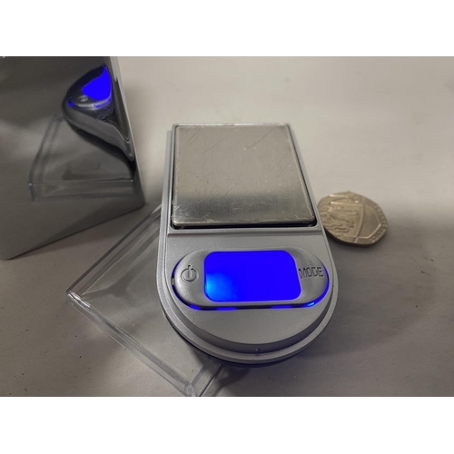 184 - Novelty Scales in Lighter Type Case - Weighs to 200g in .01g Increments