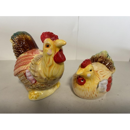 41 - Cock & Hen Cruet Set