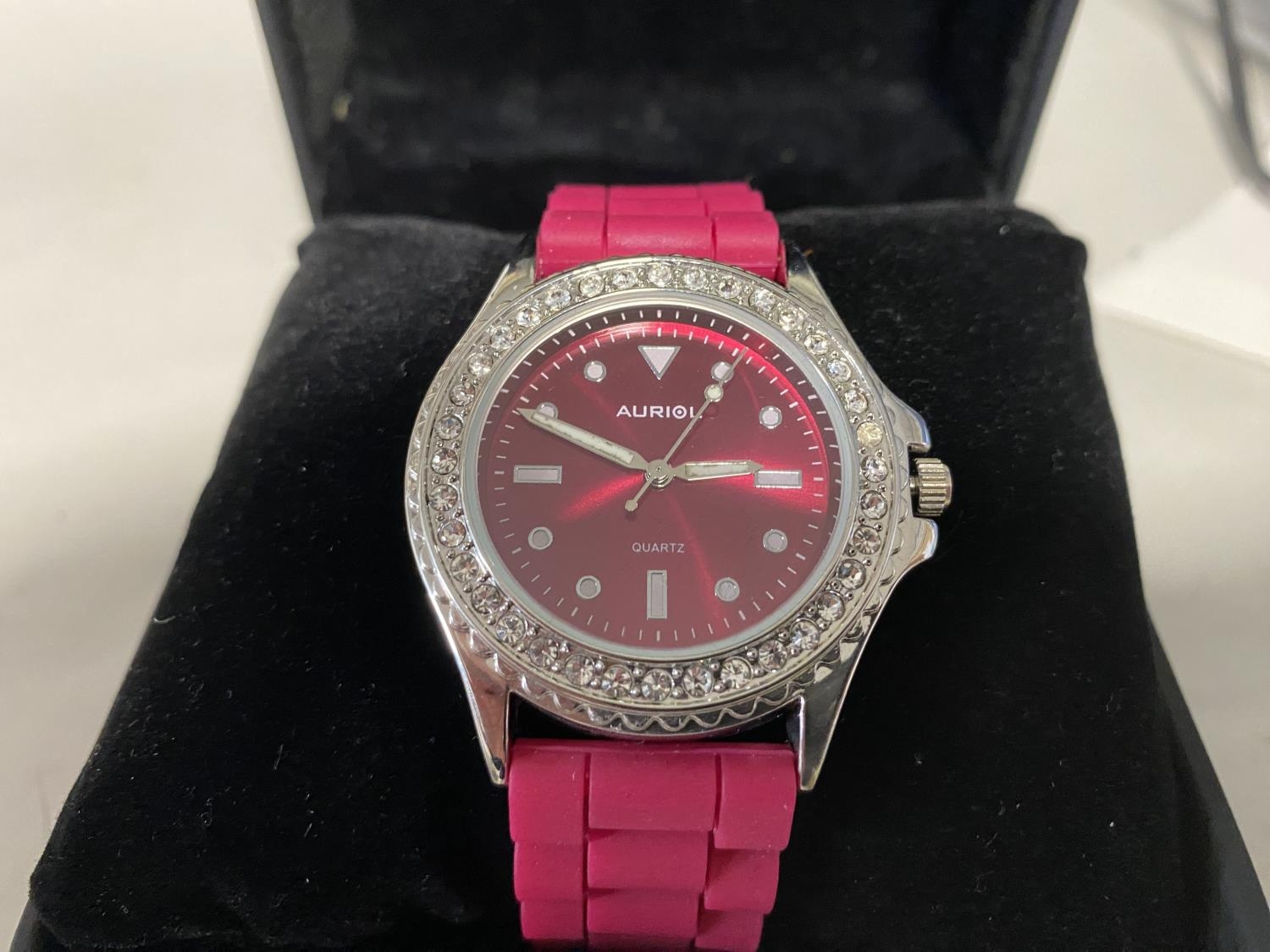 auriol-watch-with-plastic-strap-working
