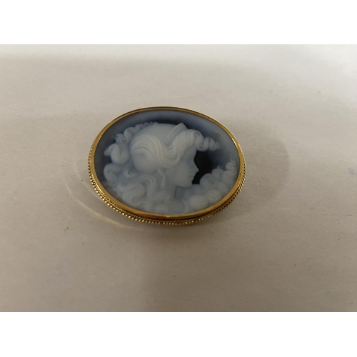 90 - 9ct Hallmarked Gold Excellent Quality Cameo - Total Weight 9.5g
